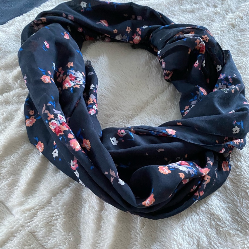 LOFT scarf